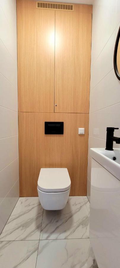 Bast 17 Dom Duzy Parking , Mandoria , Ptak , 2 Sypialnie Lub 1 Sypialnia, Taras , Autostrada A1, Kalinowskiego 17E Wifi Łódź Dış mekan fotoğraf